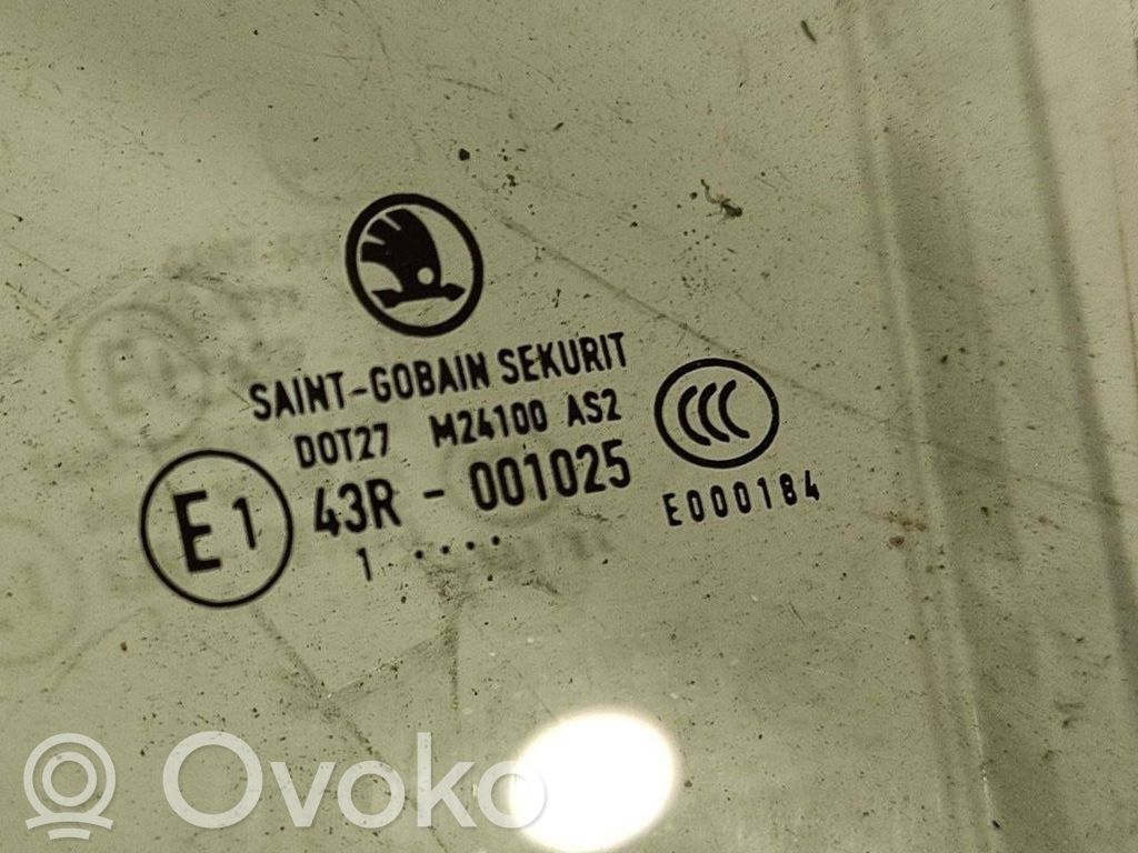 priekšējo durvju stikls (četrdurvju mašīnai)