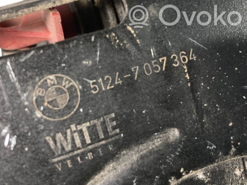 Aizmugurējā pārsega slēdzene