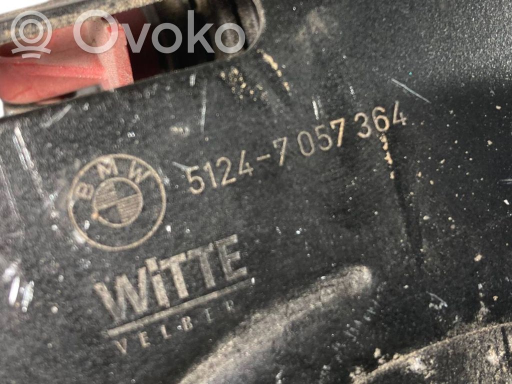 Aizmugurējā pārsega slēdzene