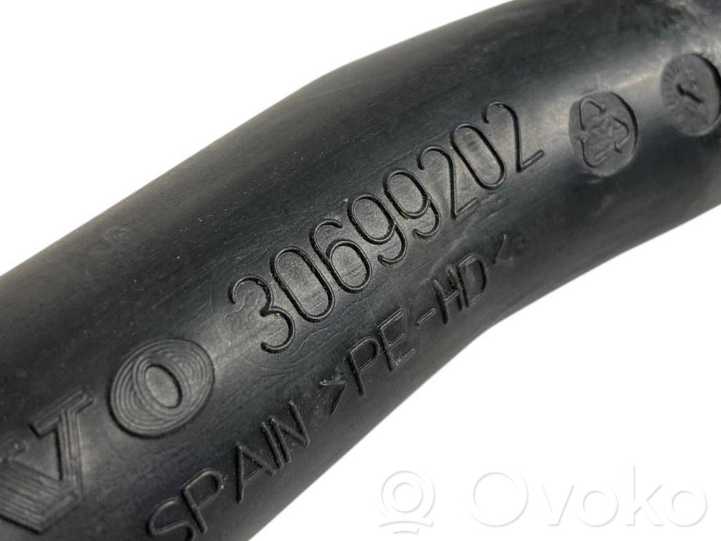 Degvielas tvertnes uzpildes caurule