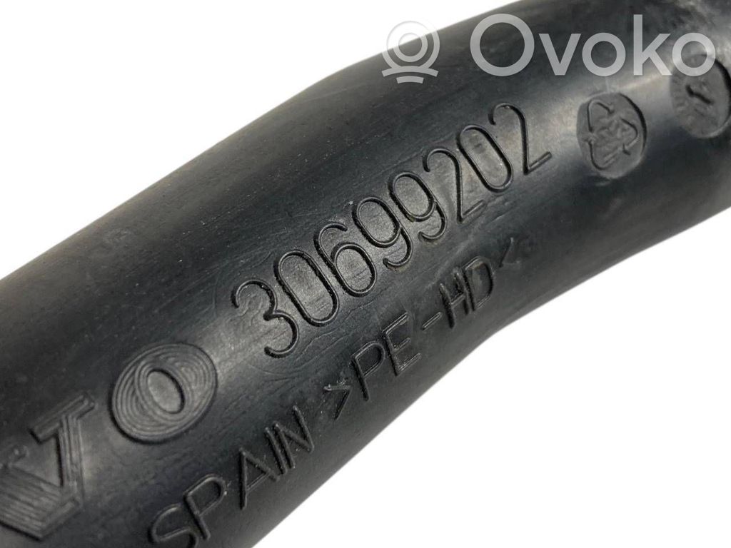 Degvielas tvertnes uzpildes caurule