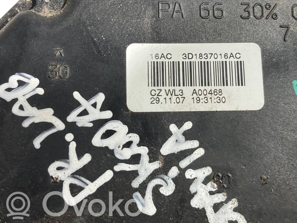 Priekšpusē slēdzene