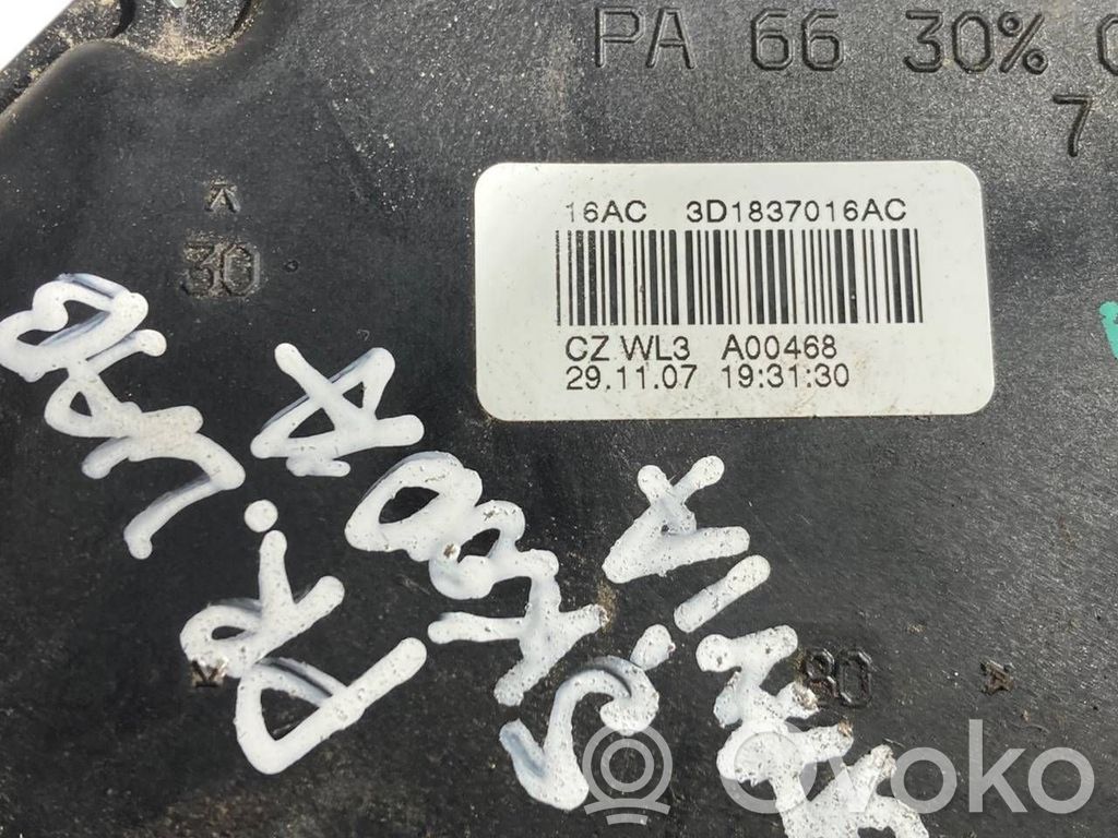 Priekšpusē slēdzene