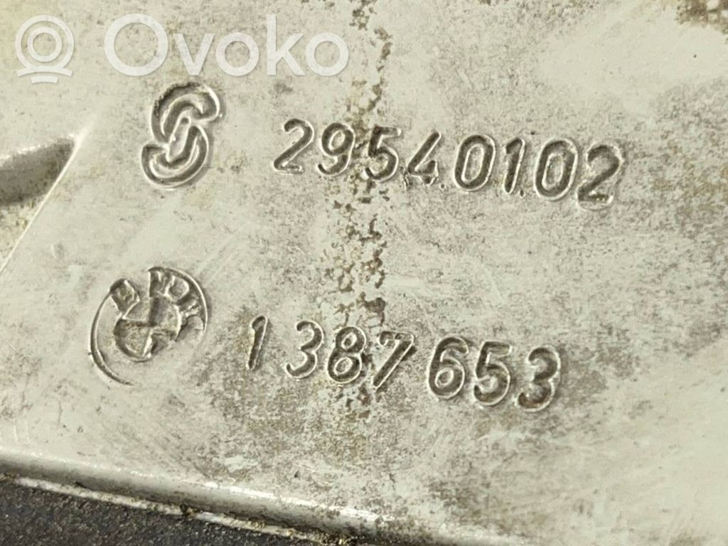 Задний фонарь в кузове