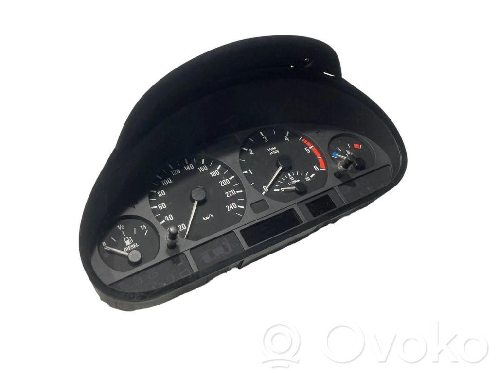 Speedometer (in the instrument panel)