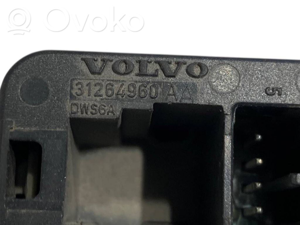 Aizmugures durvju atvēršanas slēdzis