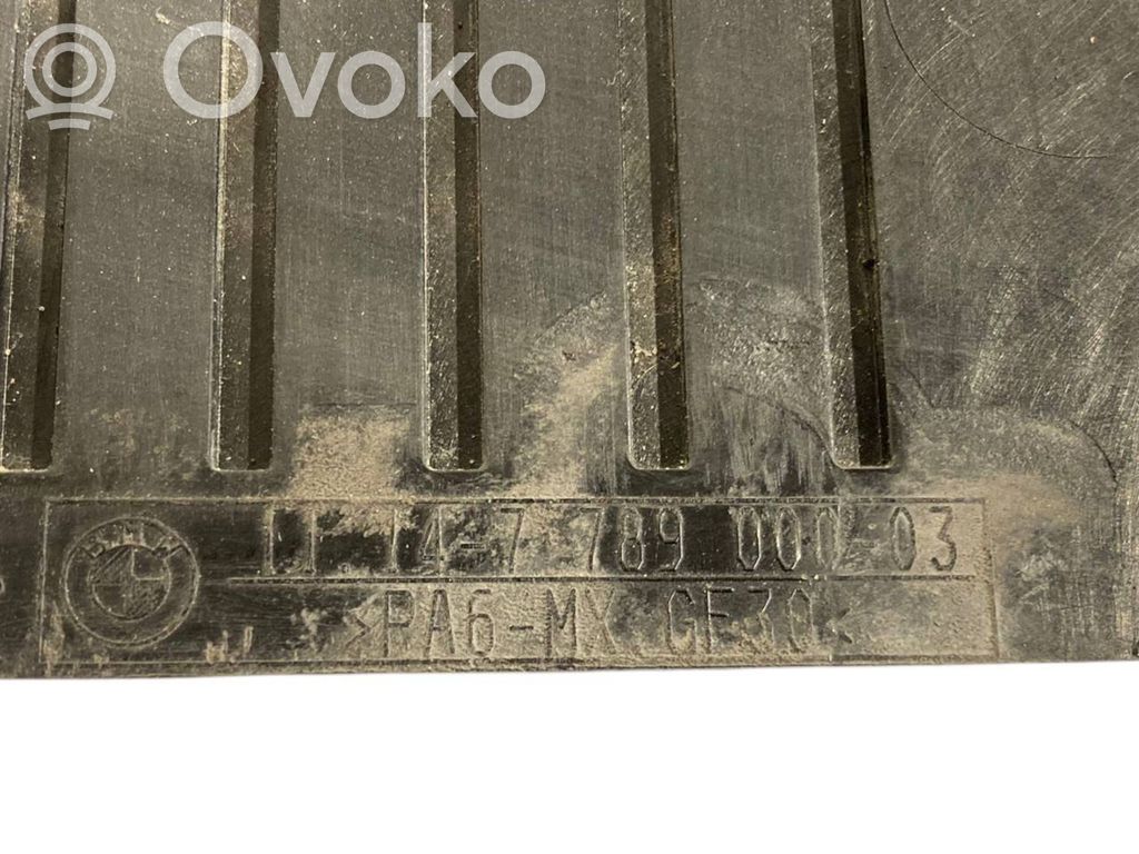 Dzinēja pārsegs (dekoratīva apdare)