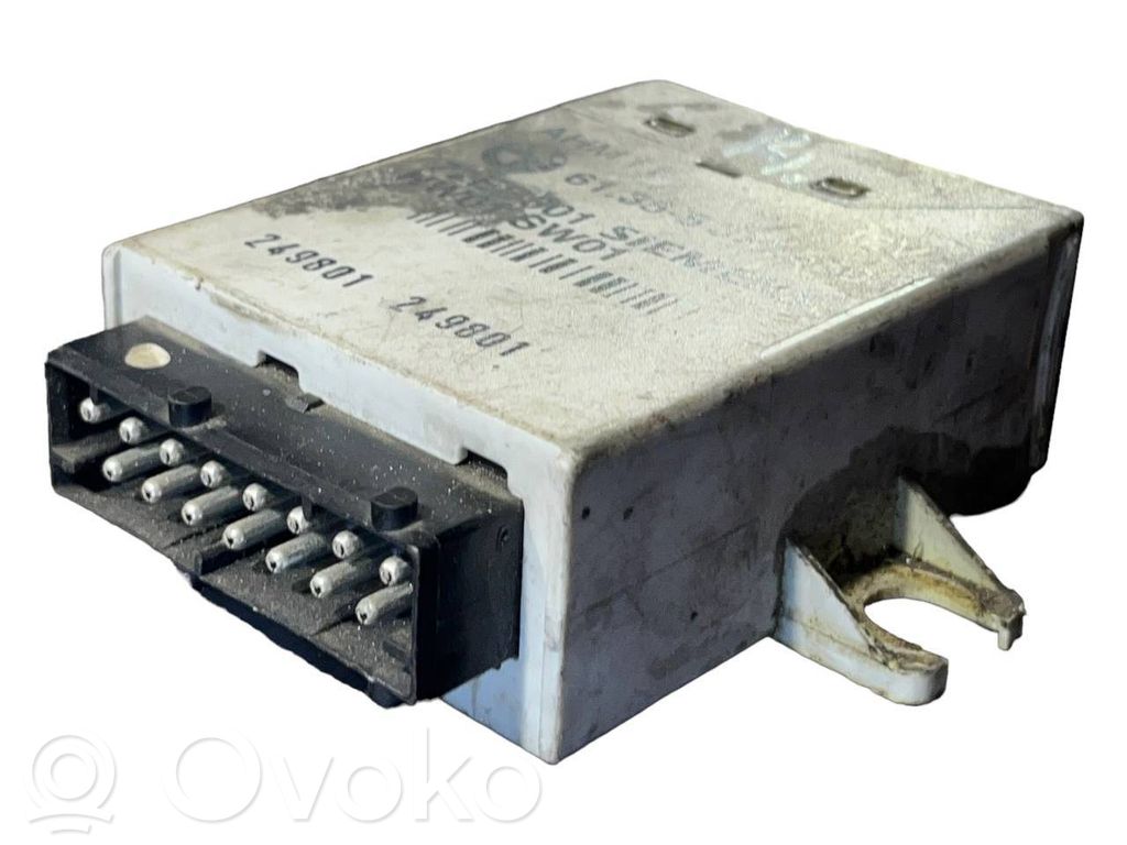 Piekabes āķa vadības bloks