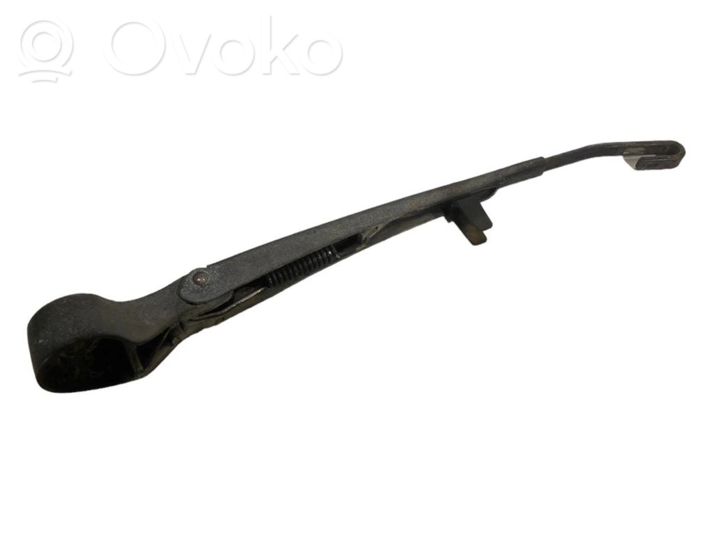 Rear window wiper arm