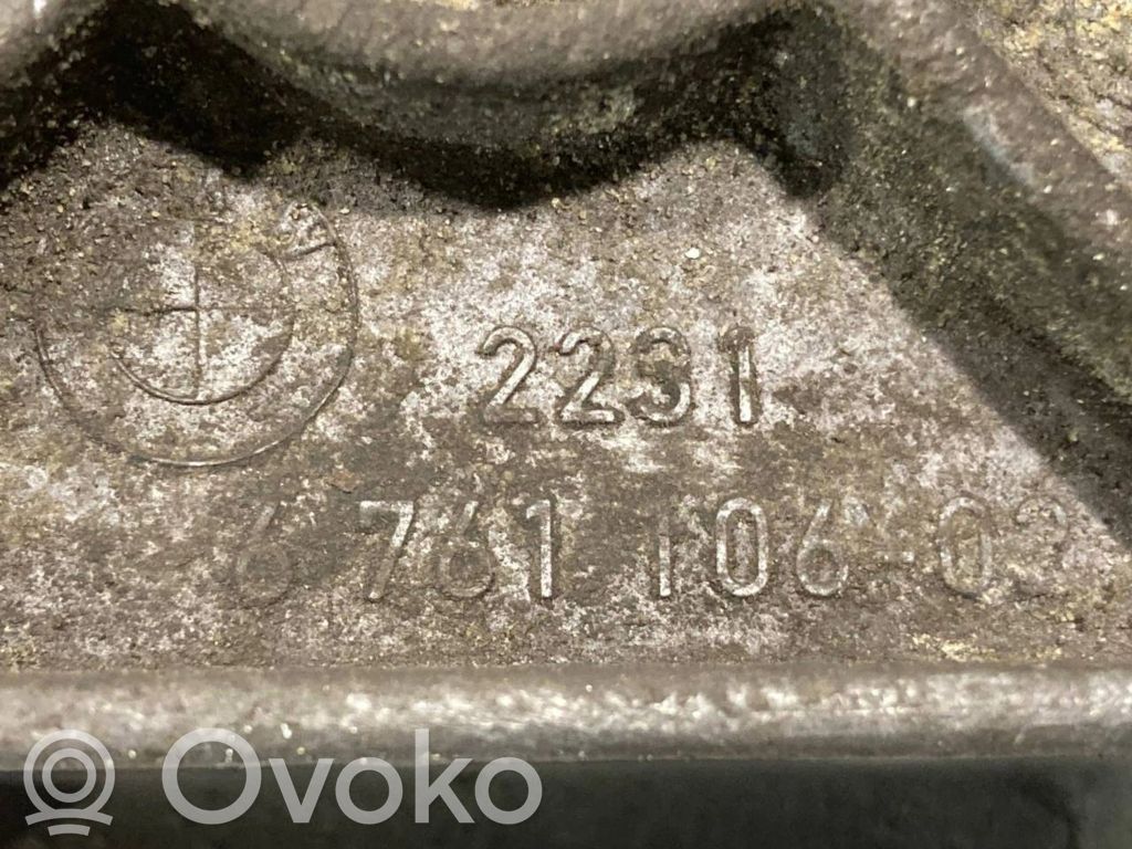 Transmission mounting bracket