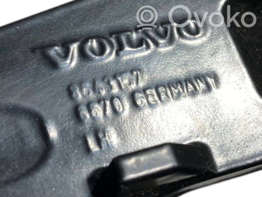 Aizmugurējā pārsega eņģe (-ess)