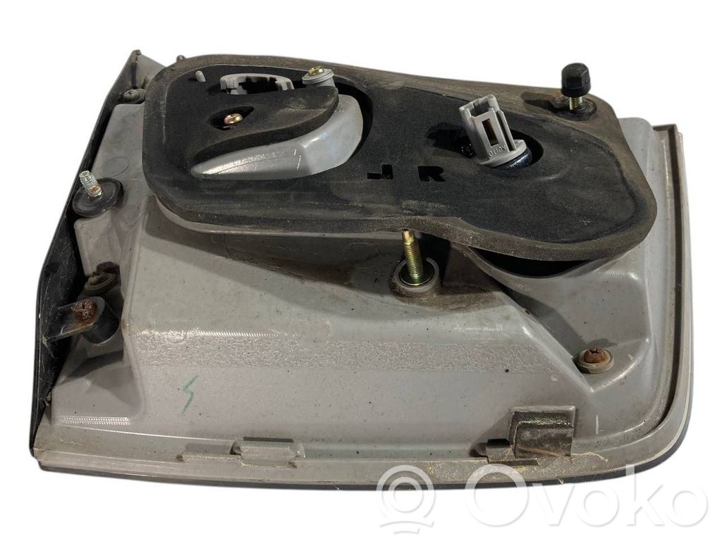 Aizmugurējais lukturis pārsegā