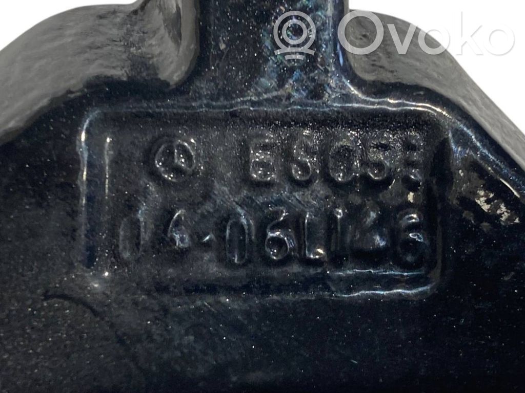 Rear upper hinge