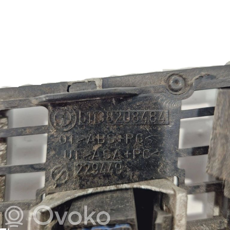 Bonnet decorative grille