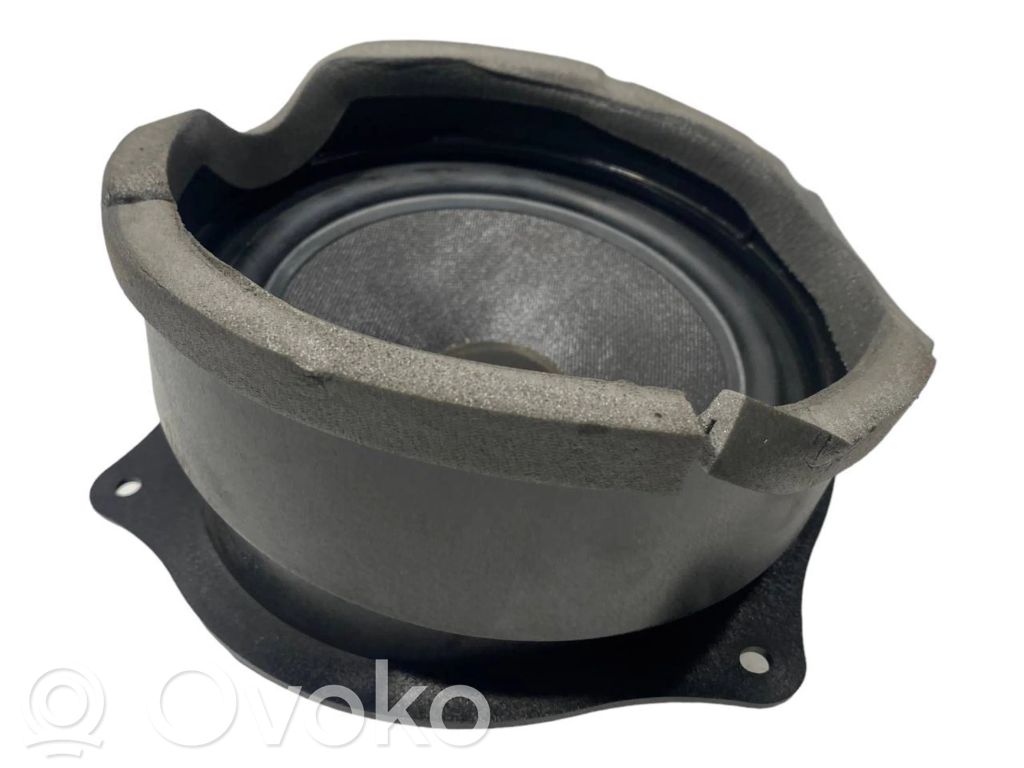 Speaker(s) in front door
