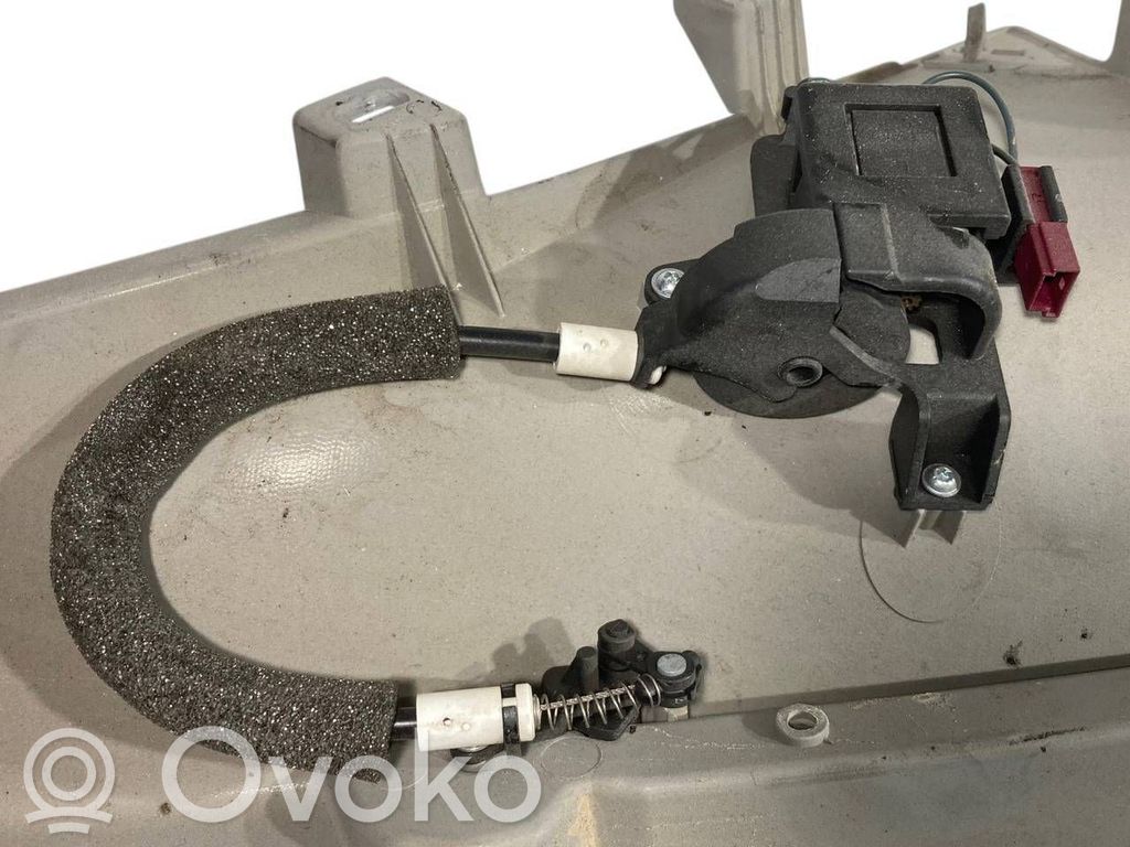 (D) отделка стойки (верхняя)