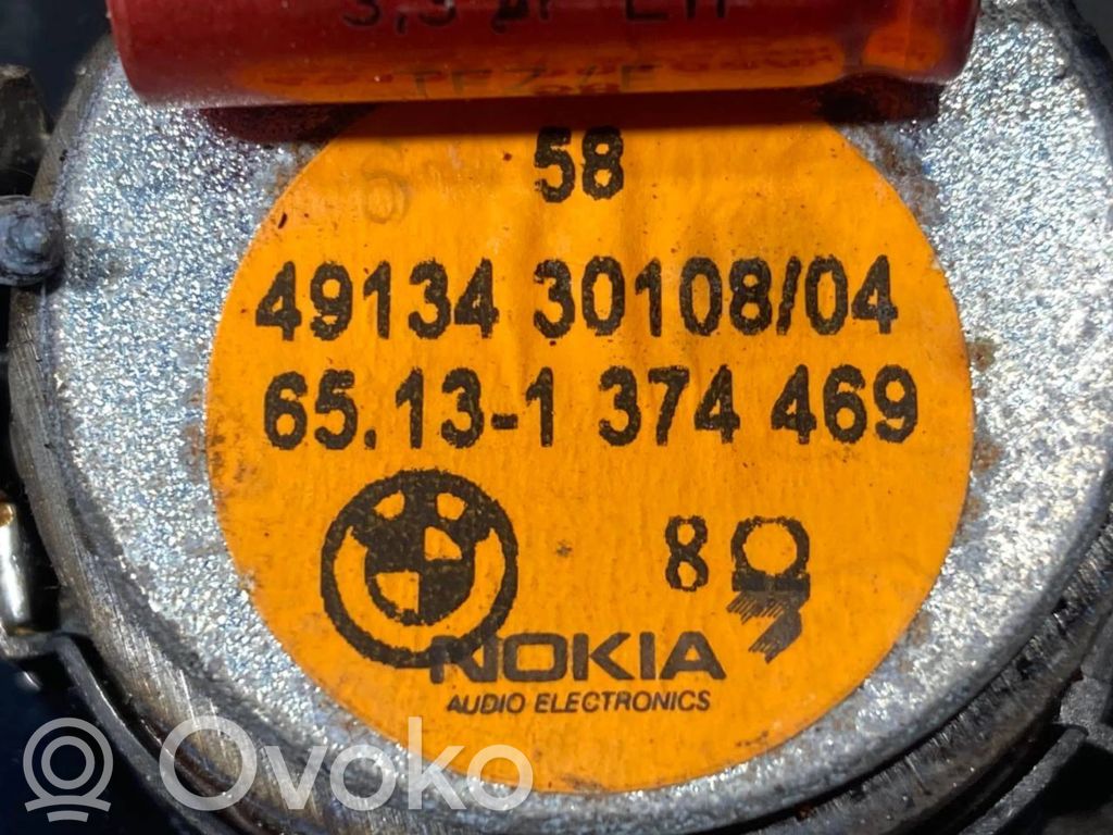 Augsto frekvenču skaļrunis (-i) priekšējās durvīs