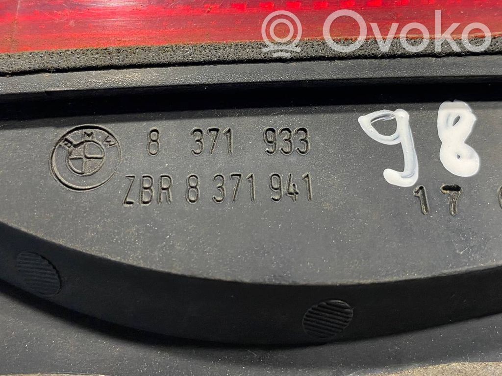 Aizmugurējais lukturis virsbūvē