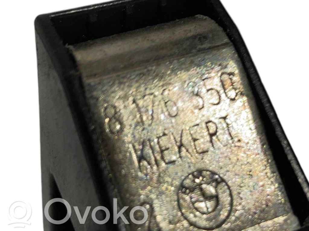 Aizmugurē slēdzenes cilpa