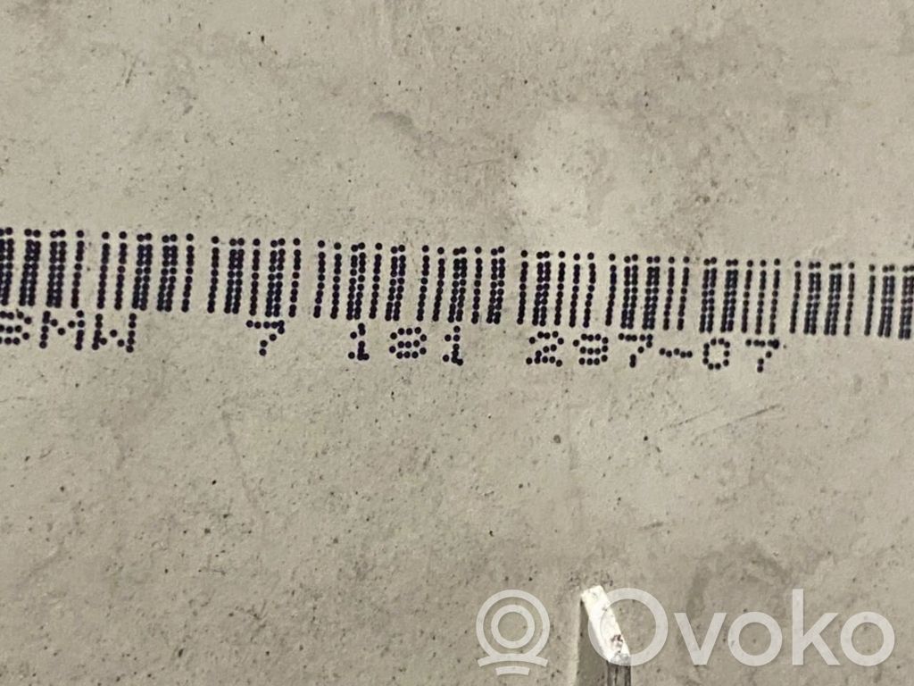 Aizmugurējais lukturis virsbūvē