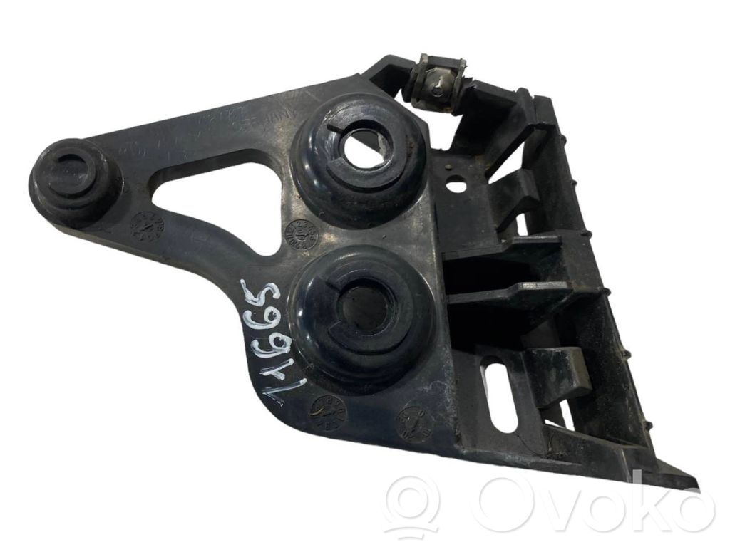 Rear bumper mounting bracket