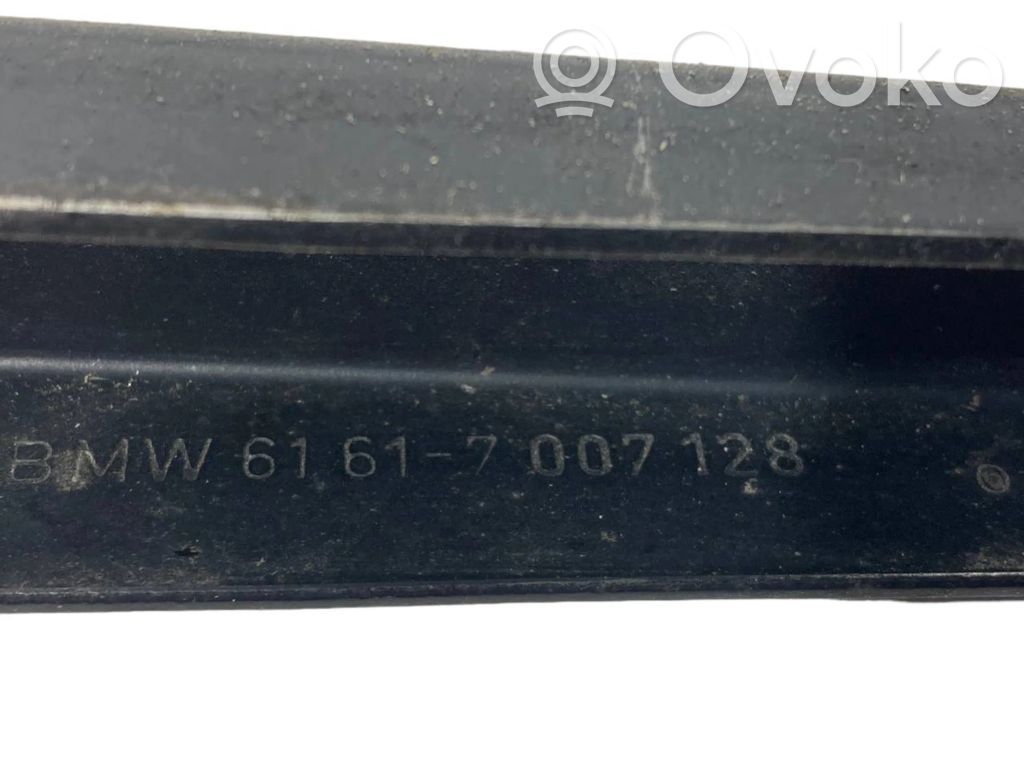 Windshield wiper arm