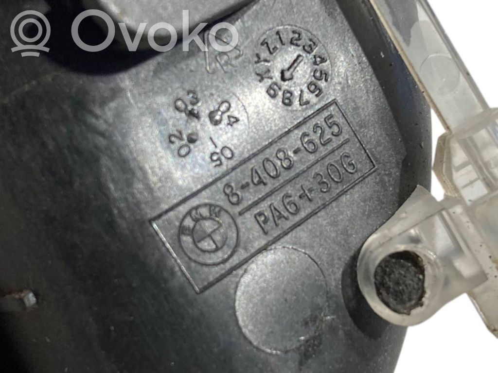 Internal opening handle