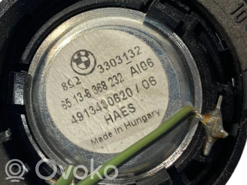 Augsto frekvenču skaļrunis (-i) priekšējās durvīs