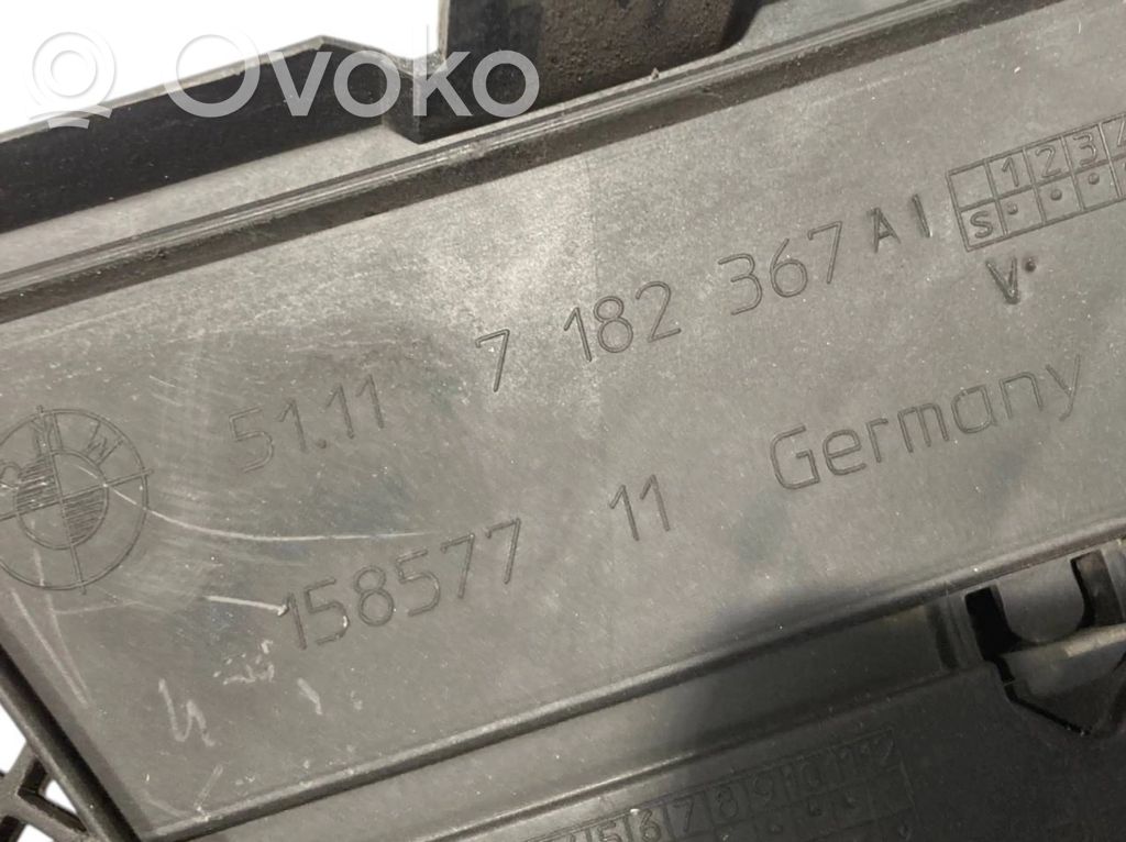 Apakšējais režģis (trīsdaļīgs)