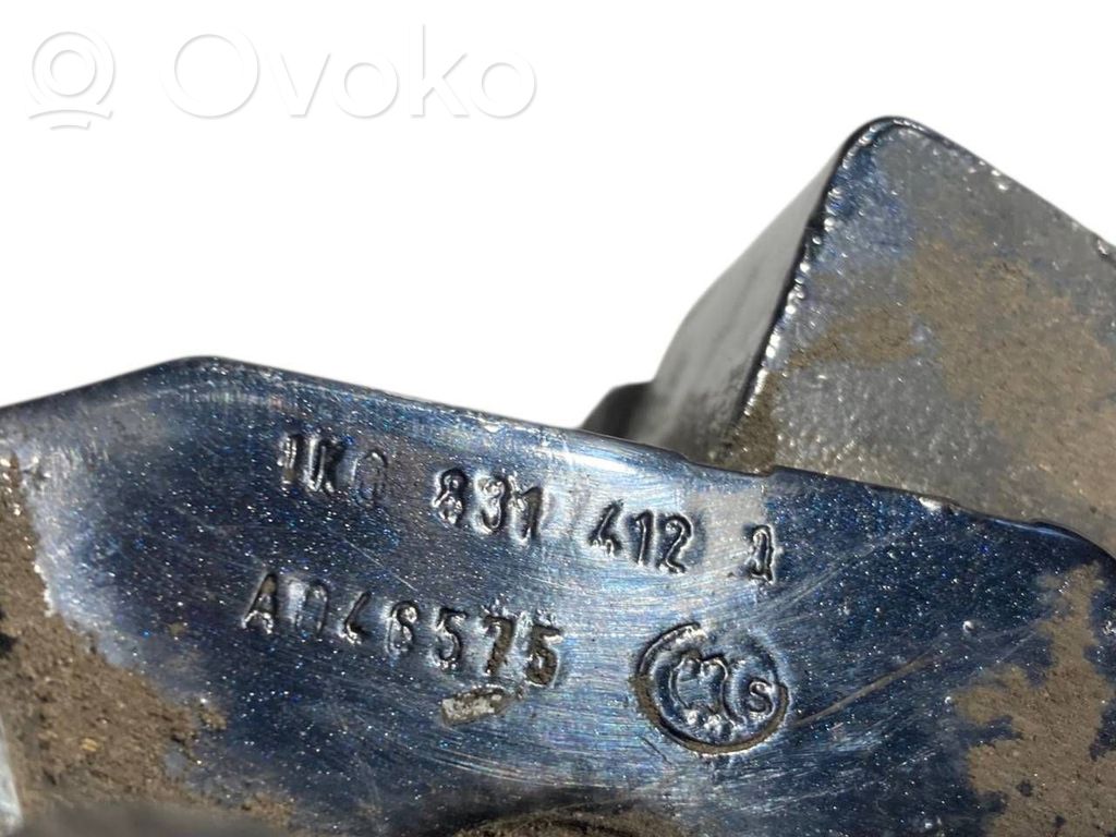 Aizmugurē apakšējā vira (eņģe)