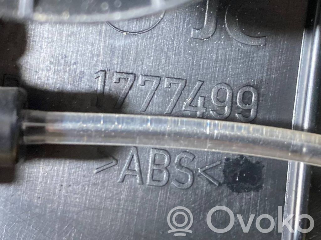 Apšuvums aizmugurējām durvīm