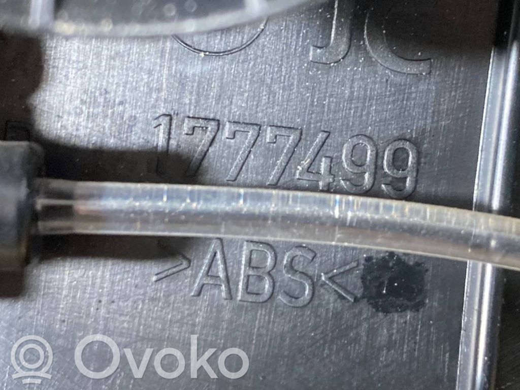 Apšuvums aizmugurējām durvīm