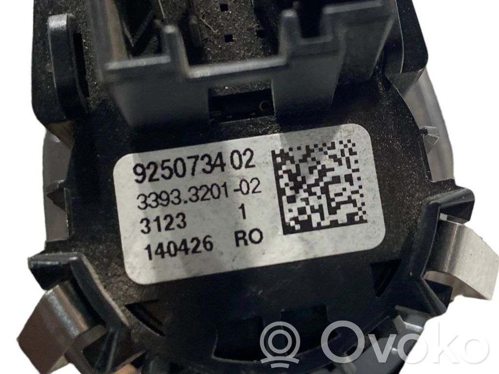 Automašīnas aizdedzes un startera slēdzis