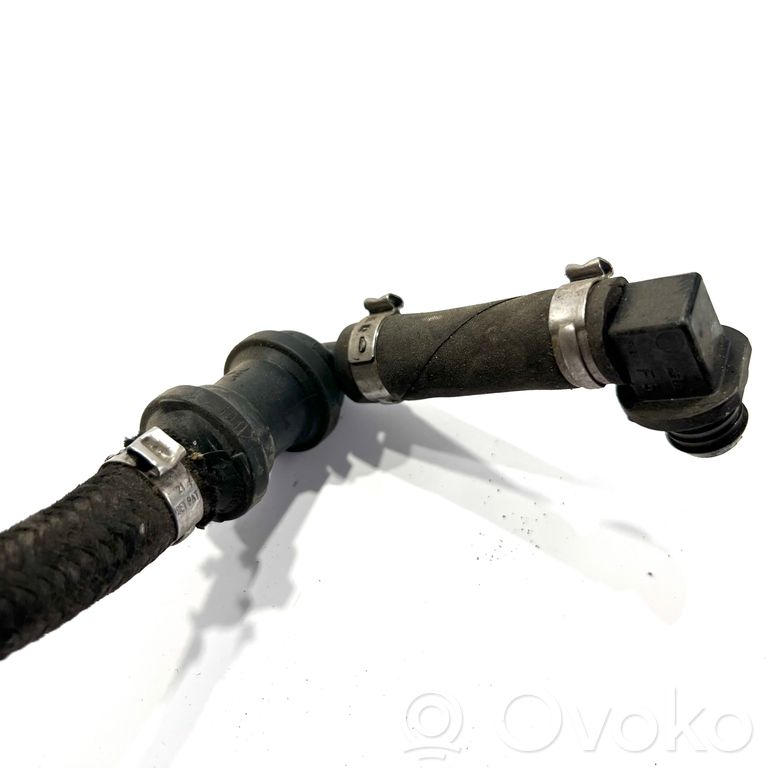 Caurulīte (-es) / šļūtene (-es)