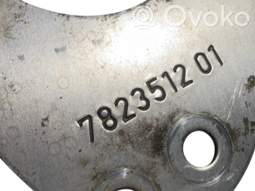 Cita veida dzinēja nodalījuma detaļa