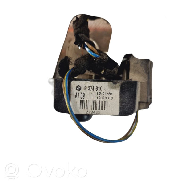 Aizmugurējais lukturis pārsegā