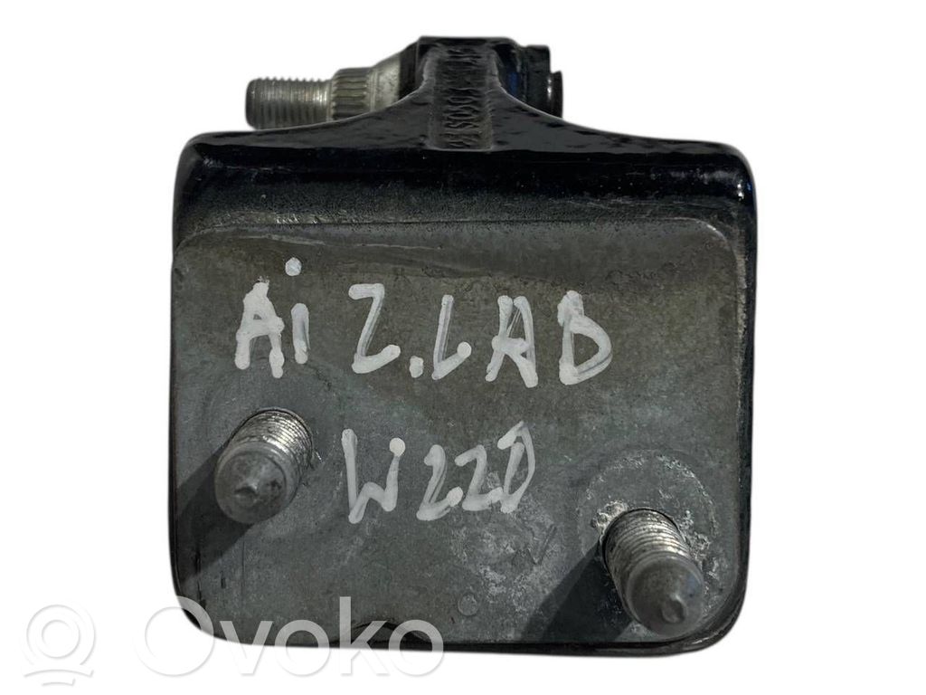 Aizmugurē augšējā vira (eņģe)