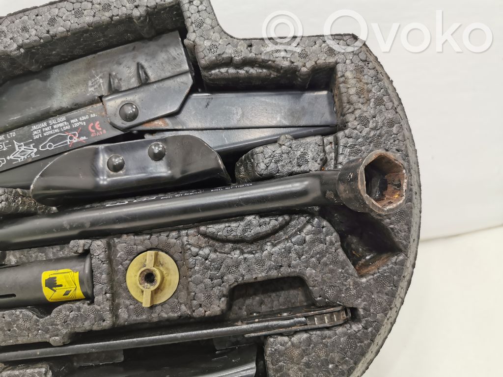 Instrumentu komplekts