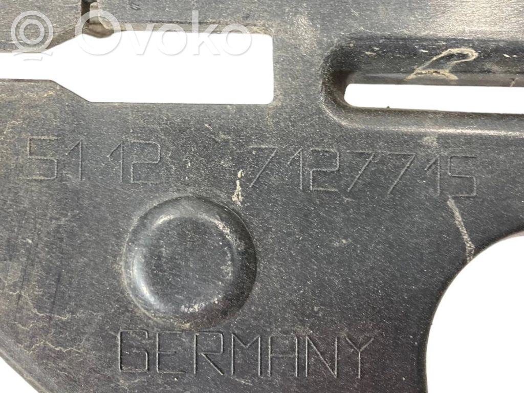 Rear bumper mounting bracket