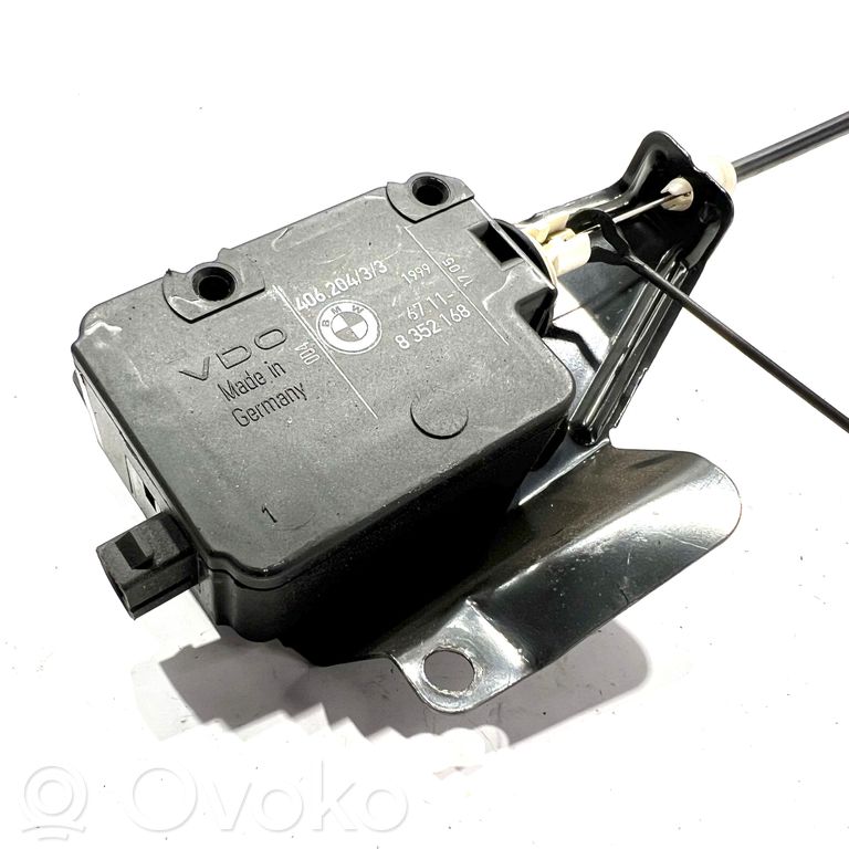 Electric fuel tank lock