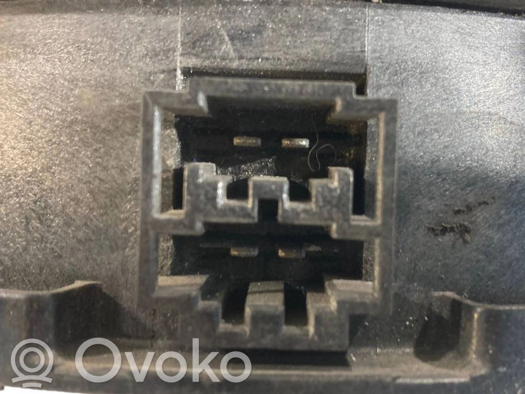 Speaker(s) in front door