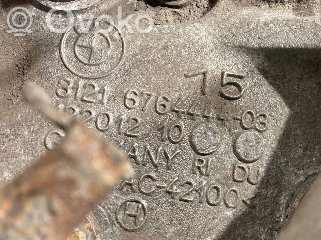 Priekšējā riteņa rumbas vārpstas šarnīrs (stupica, capfa)