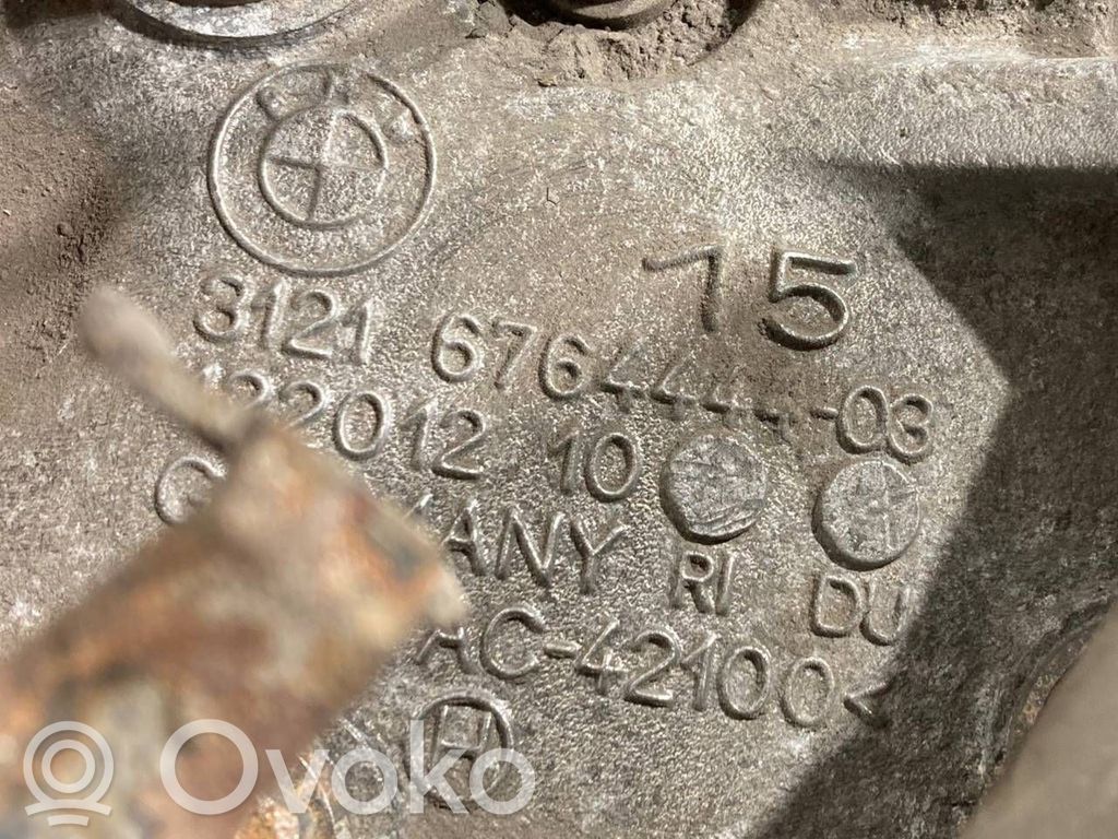 Priekšējā riteņa rumbas vārpstas šarnīrs (stupica, capfa)