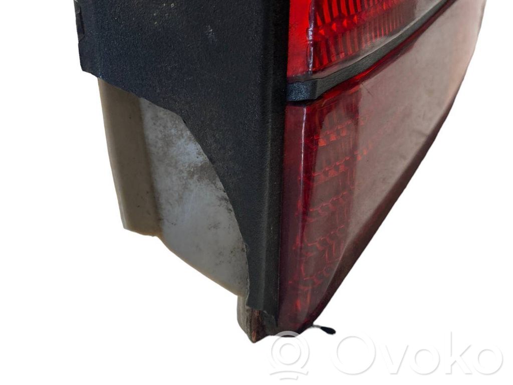 Aizmugurējais lukturis virsbūvē