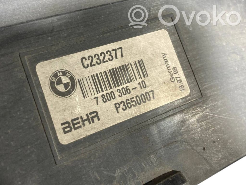 Radiatoru paneļa augšējā daļa (televizors)