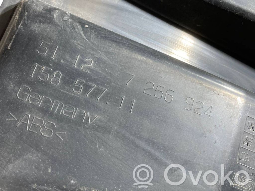 Rear bumper mounting bracket