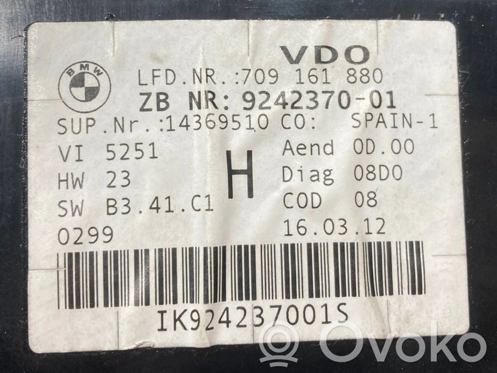 Speedometer (in the instrument panel)