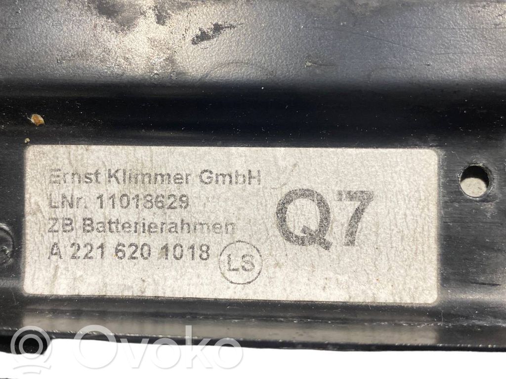 Крепление аккумулятора