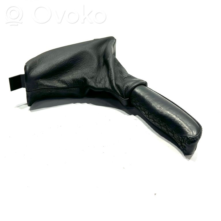 Rokas bremzes dekoratīvā apdare