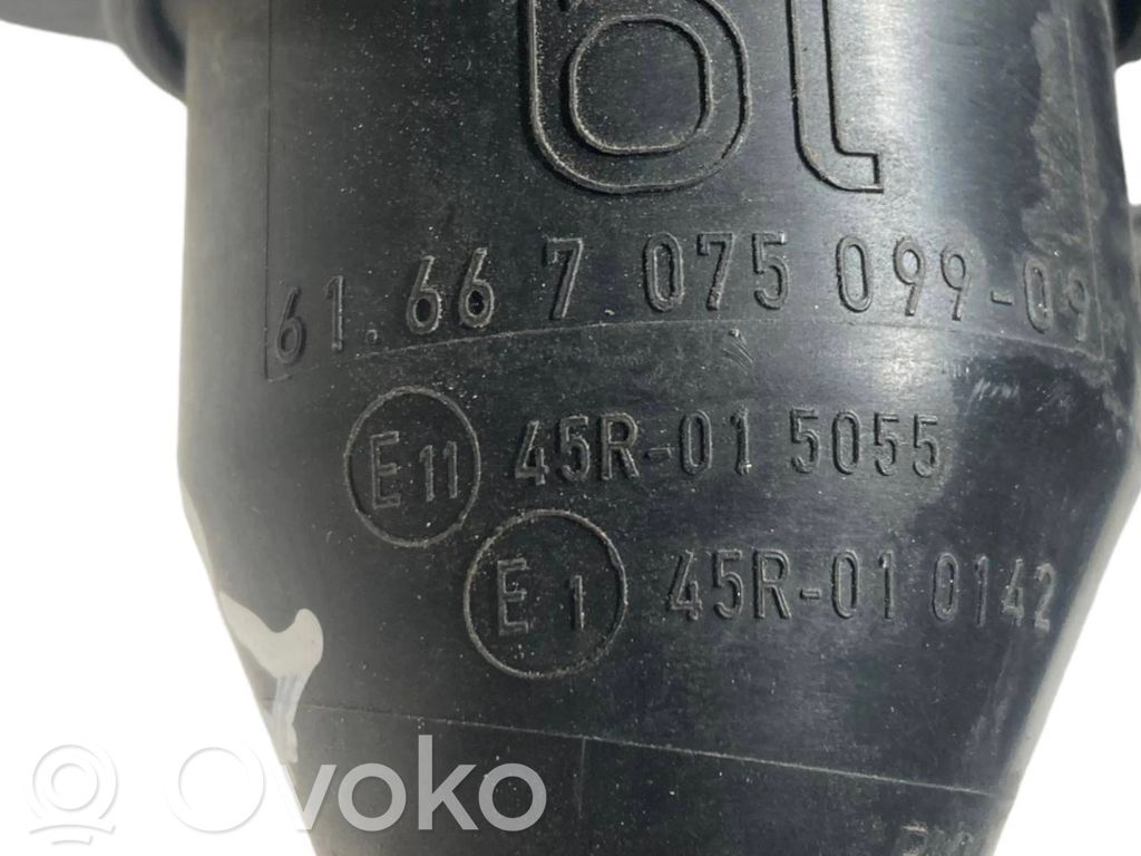 Logu šķidruma tvertnes aizpildīšanas caurule